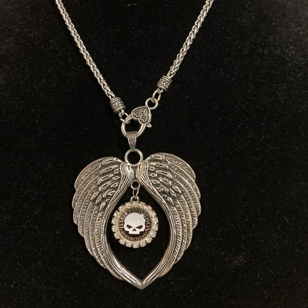 Harley Davidson Willie G Medallion Angel Wing Snap Pendant with chain